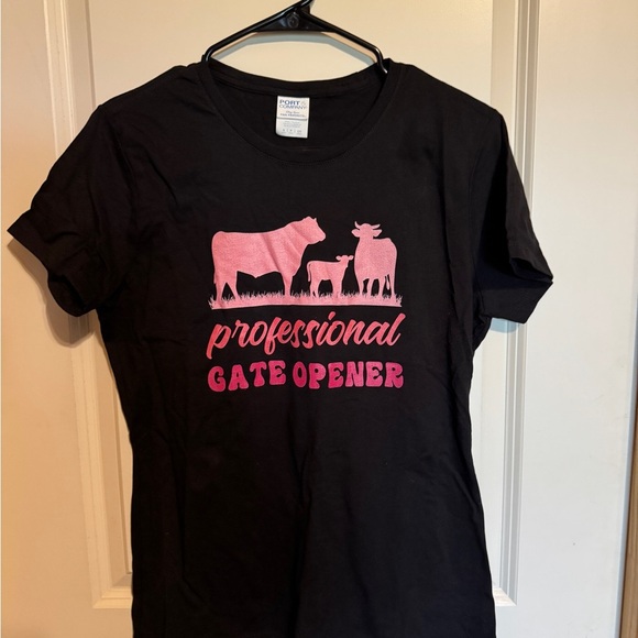 Black T-Shirt with Pink Cow Design Professional Gate Opener girls Size small - Picture 1 of 3